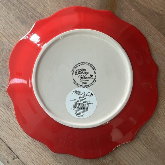 Pioneer Woman “Winter Bouquet “ Floral Red and Gold Dessert Plates Set of 4 NWT - Picture 3 of 6